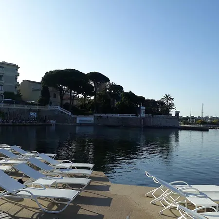 Le Sorrento Apartment